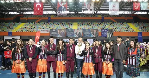 Trabzon’da halk oyunlarında çifte şampiyonluk