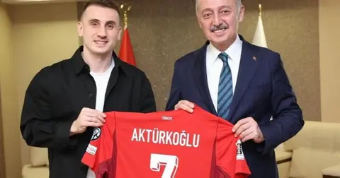Kocaeli'nin gururundan Başkan Büyükakın’a Milli forma
