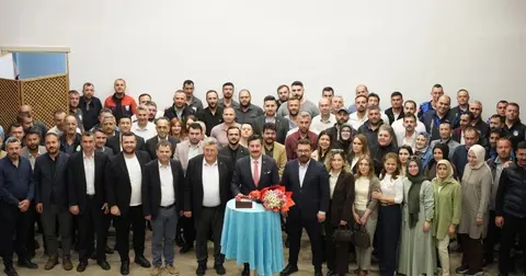 Bursa Yenişehir'de bayramlaşmada Başkan Özel'e doğum günü sürprizi