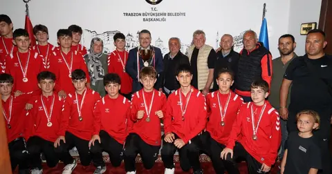 Trabzon'da Başkan Genç, şampiyon takımı ağırladı