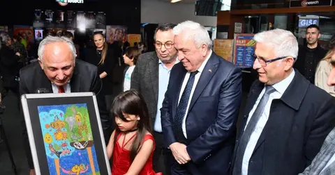 Bursalı 7 yaşındaki Mina’dan renkli başlangıç