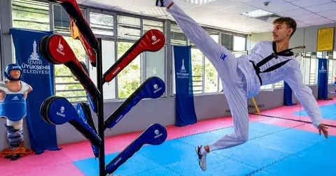 İzmir'de mahalle salonundan Avrupa arenasına... 19 yaşında 35 madalya sahibi