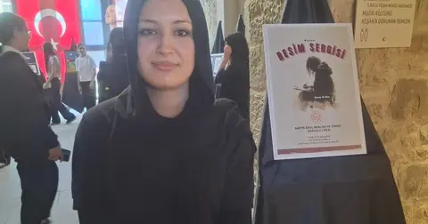 Suriyeli öğrenci Zeynep El Abuş’un ilk sergisi Müze Keşan’da açıldı