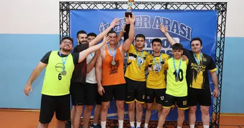 Konya'da 25 ilçede 2 bin 460 sporcu voleybol heyecanına ortak oluyor