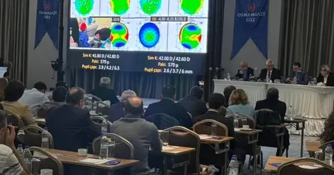 Bursa’da 50 profesörden canlı göz ameliyatı şovu