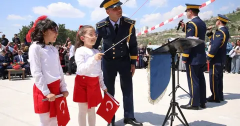 Hava Kuvvetleri Bandosu’ndan öğrencilere moral konseri