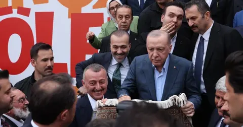 Cumhurbaşkanı Erdoğan Kocaelispor Müzesi için forma imzaladı