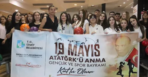 İzmitli gençler bowlingte buluştu