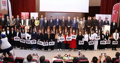 Şahbaz Derneği'nden Filistin temalı konuşma yapan öğrenciye umre hediyesi