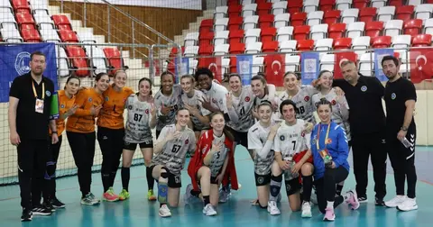 Kadınlar Hentbolda hentbolda Bursa Süper Lig Şampiyonu