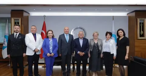 Memduh Büyükkılıç Bağımlılık Zirvesi'ne katıldı