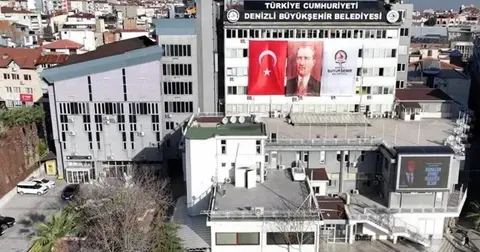 Denizli Büyükşehir’den öğrencilere test kitabı desteği