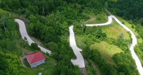 Ordu Büyükşehir Belediyesi Akkuş'te beton yol tamamladı