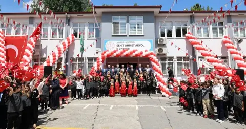 Sakarya’da eğitim maratonu karne sevinciyle tamamlandı