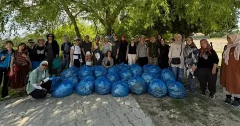 Kütahya’da doğa yürüyüşü ve temizlik etkinliği