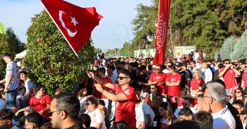 Gaziantep'te milli heyecan Üniversite Meydanı’nda yaşandı