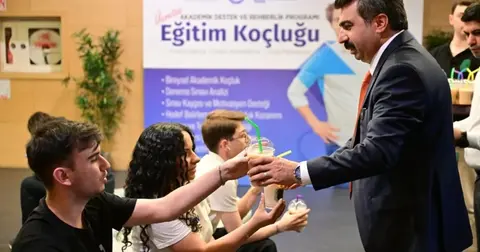 Yıldırım Belediye Başkanı Oktay Yılmaz, Mümine Şeremet Uyumayan Kütüphanesi'ni ziyaret etti