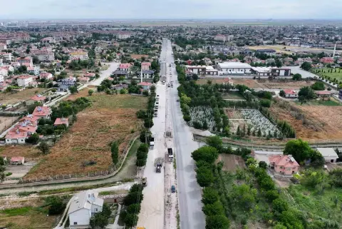 KANAL CADDESİ’NDE ASFALT MESAİSİ ARALIKSIZ DEVAM EDİYOR