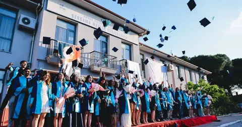 DEÜ Bergama Meslek Yüksekokulu’nda mezuniyet coşkusu