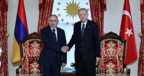 Cumhurbaşkanı Erdoğan, Paşinyan ile görüştü