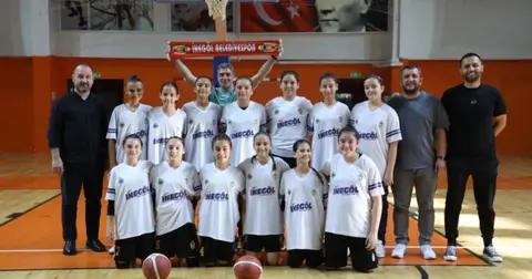 İnegöl Belediyespor U12 Kız Basketbol Takımı Bursa üçüncüsü oldu