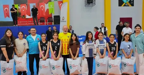 Şehir protokolü öğrencilerle filede buluştu
