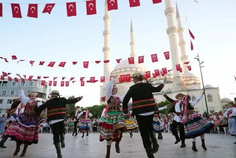 Dünyanın renkleri Maltepe’de buluştu