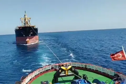 Boğaz girişinde arızalanan kuru yük gemisi emniyete alındı