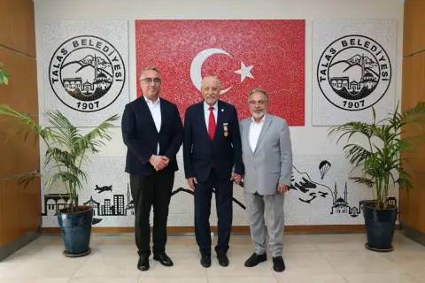 Öksüzoğlu 'Kurtuluş Destanı'nı Talas Belediyesine emanet etti