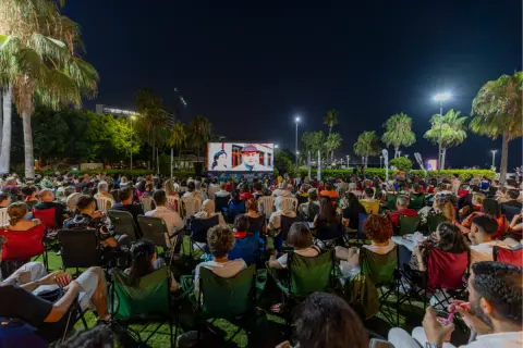 Açık hava sinema keyfi günümüze taşındı