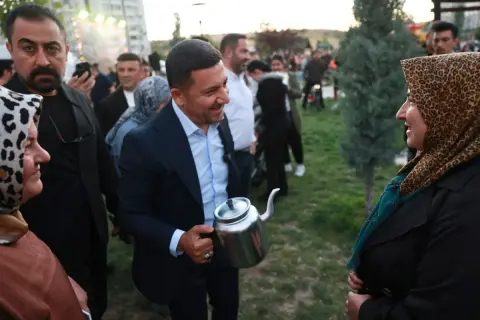 Başkan Arı parkta vatandaşla buluştu: 'Söz Sizde'