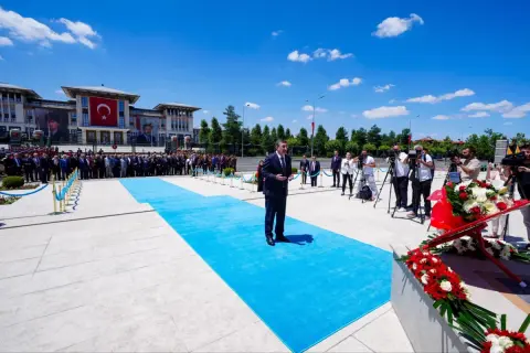 Cevdet Yılmaz'dan 15 Temmuz Demokrasi ve Milli Birlik Anıtı’na ziyaret