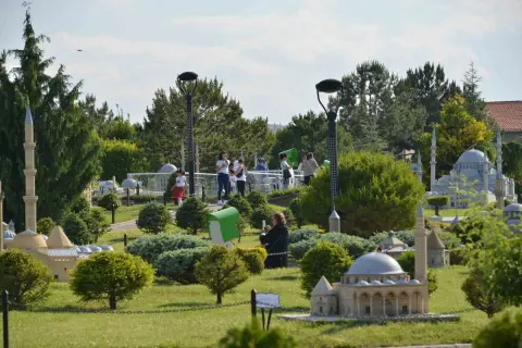 80 BİNDE DEVR-İ ALEM PARKI YAZ BOYUNCA 20.00'A KADAR AÇIK OLACAK!
