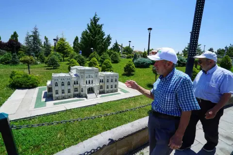 BAŞKAN KAVUŞ, KÜLTÜR TURU’NDA BÜYÜKLERLE BULUŞTU