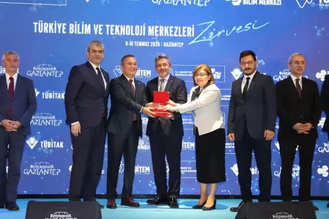 KONYA BİLİM MERKEZİ’NE “BİLİM VE TOPLUM ÇALIŞMALARINI DİJİTALDE YAYGINLAŞTIRMA” ÖDÜLÜ