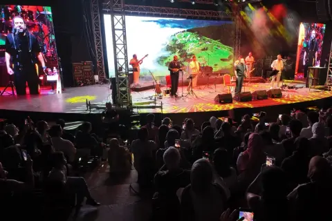 Bursa Festivali'nde Selçuk Balcı ve Koliva: Karadeniz coşkunu paylaştı