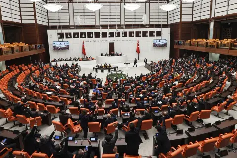 Yükseköğretimde 13 Madde Kabul: Öğrenciye Ek Sınav, Akademisyene 75 Yaş