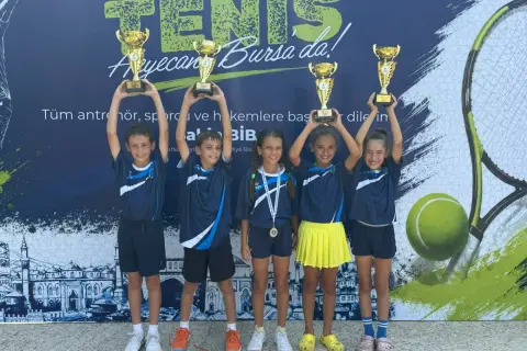 Bursa Büyükşehir Belediyespor tenisçilerden 2 şampiyonluk, 4 finale