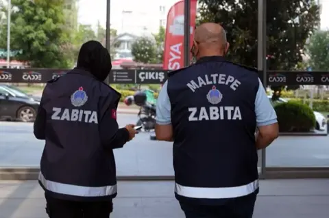 Maltepe’de market denetimi: Tarih geçmiş ürünler tespit edildi