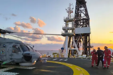 Fatih sondaj gemisinde iş kazası: Personel helikopterle tahliye edildi
