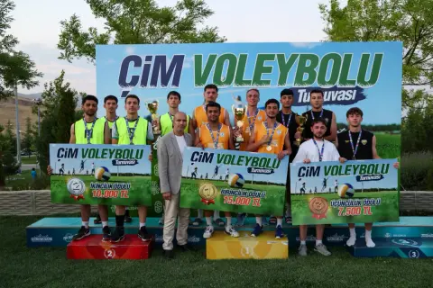Selçuklu Çim Voleybol Turnuvası'nda şampiyonlar belli oldu