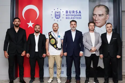 Bursalı milli güreşçi Fazlı Eryılmaz dünya şampiyonu oldu