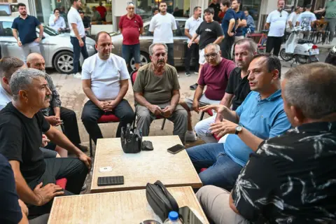 Bornova Başkanı Eşki: Çamdibi esnafıyla yüz yüze
