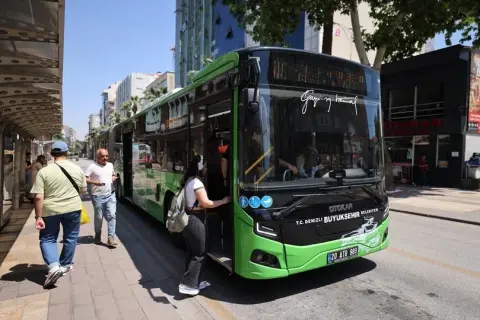 Denizli'de öğrencilere ücretsiz 44 binişlik otobüs kartı