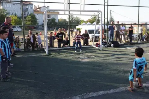 Kütahya'da Mahalle Şenliği: Çocuklar ve Penaltı Turnuvası