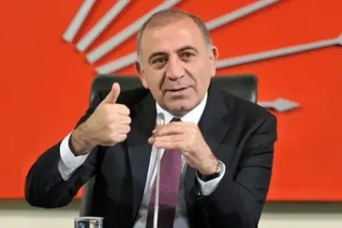 Gürsel Tekin: Tarihi meselelerde pusula tutarlılık
