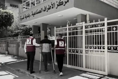 Kızılay Gazze'de ampütelere protez takıyor