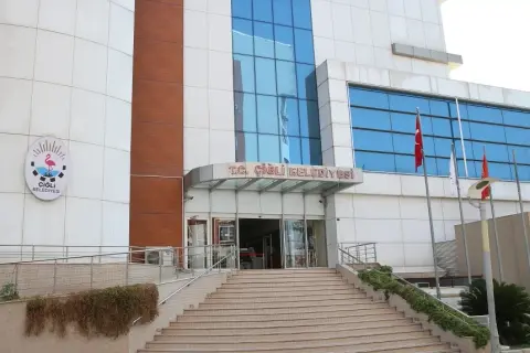 Çiğli Belediye Başkanı aracına silahlı saldırı, şüpheli yakalandı