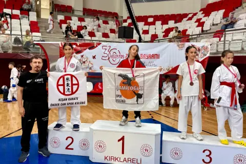 Önder Can SK Kırklareli Karate'de 14 madalya kazandı