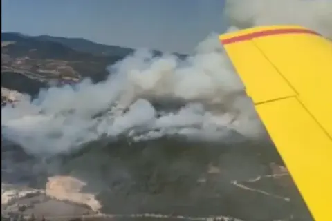 Sındırgı'da yangın: 12 hava aracı mücadelede